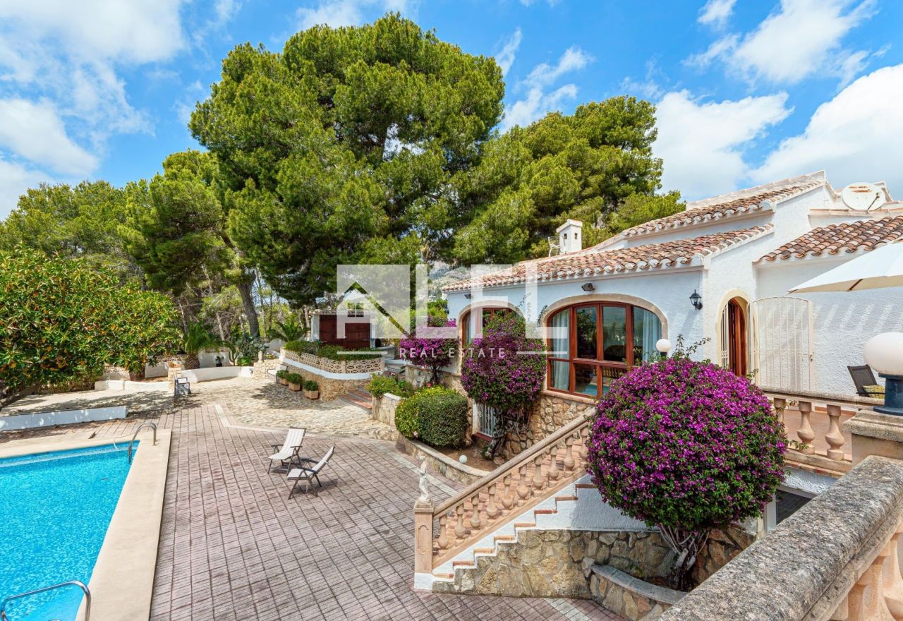 VILLA EXCLUSIVA DE ESTILO MEDITERRÁNEO CON IMPRESIONANTES VISTAS AL MONTGÓ – LA MEJOR ZONA DE JÁVEA