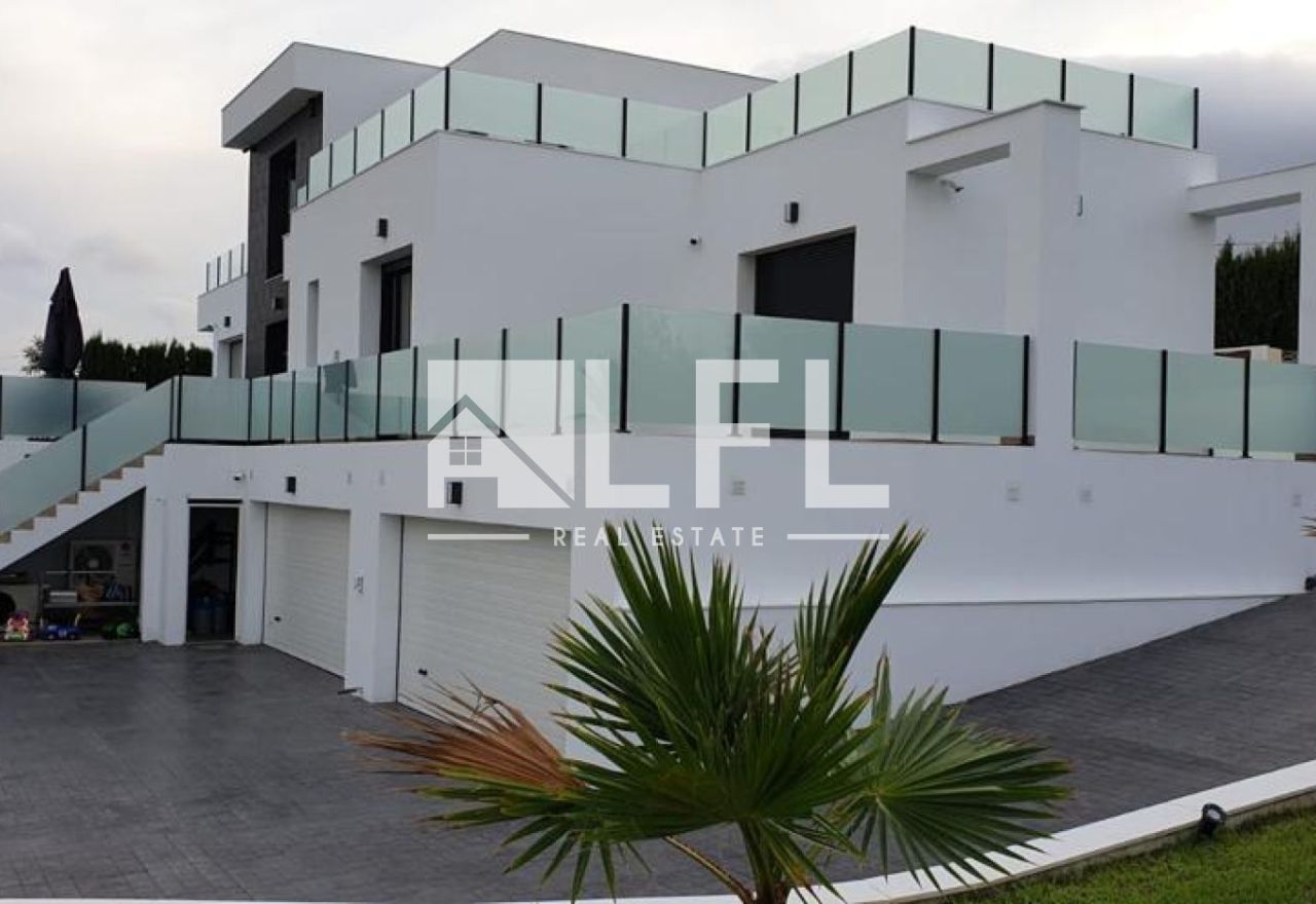 EXCLUSIVE SEA VIEW VILLA IN BENICOLADA – CALPE