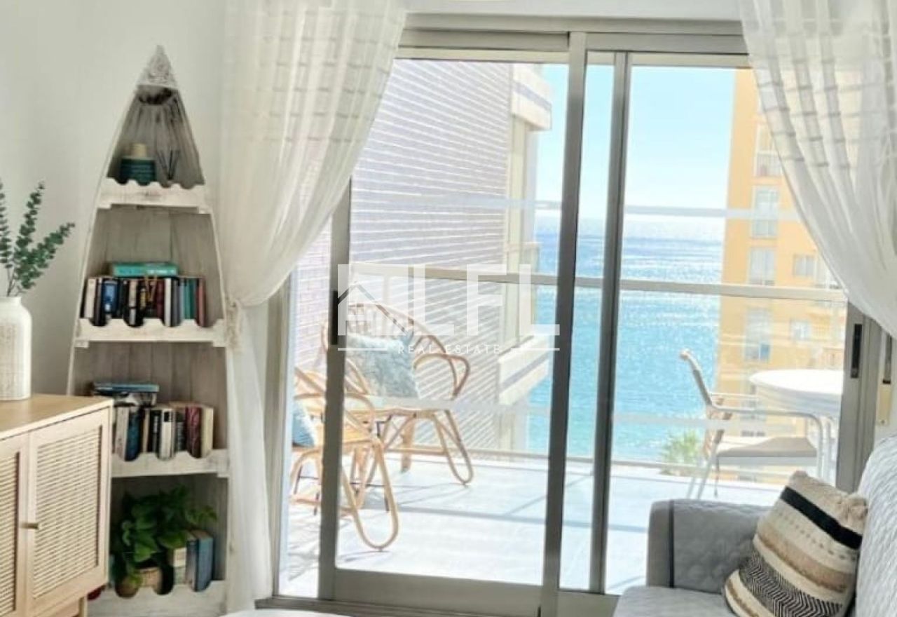 EXCLUSIVE BEACHFRONT APARTMENT WITH TOURIST LICENSE IN CALPE