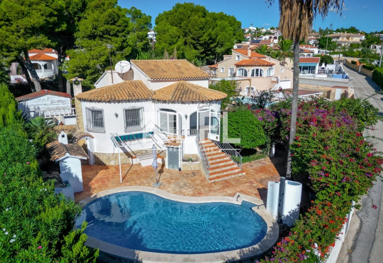 MAGNIFICENT CHALET IN A PRIVILEGED AREA OF CALPE