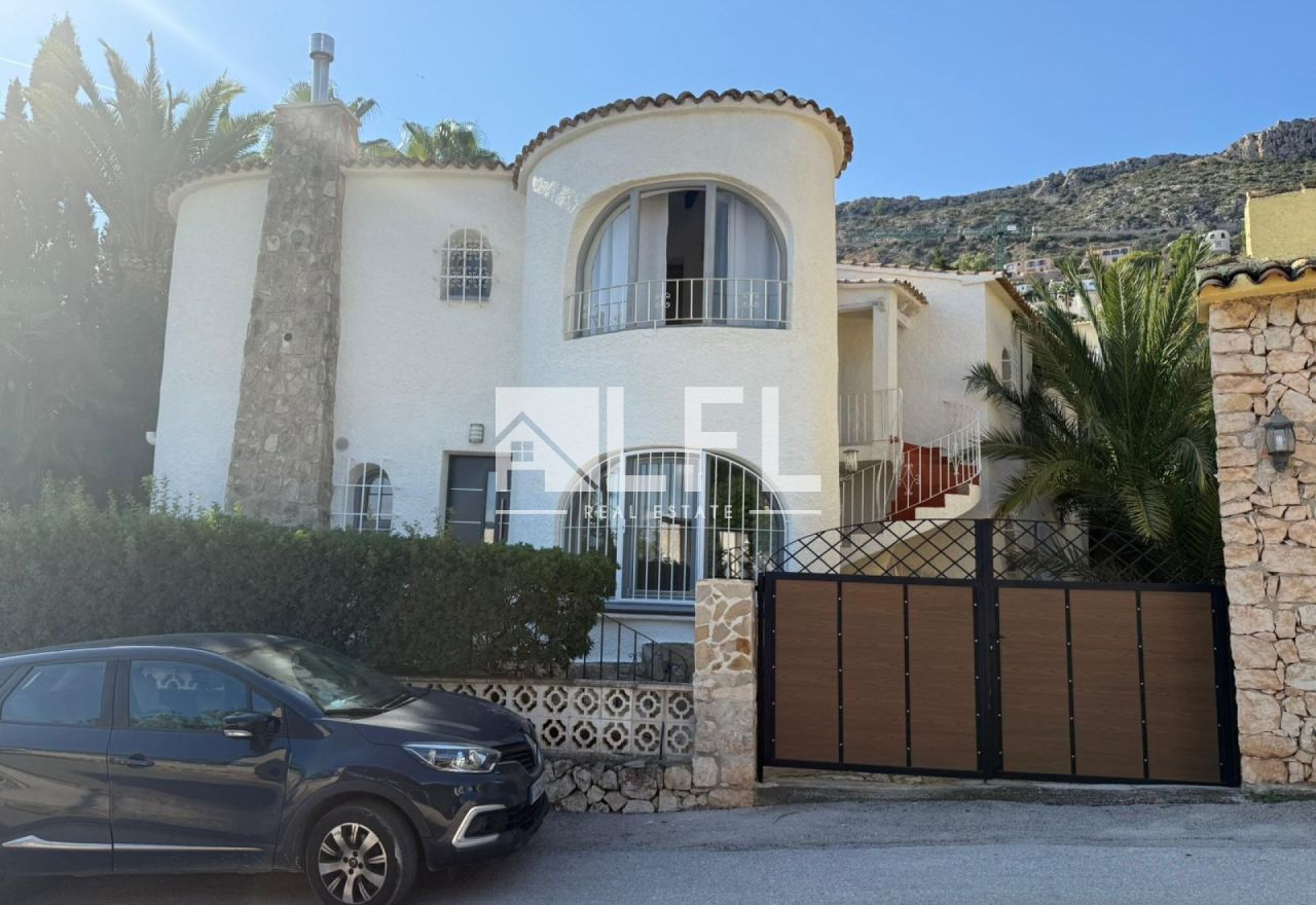 DETACHED VILLA WITH SEA VIEWS IN MARYVILLA