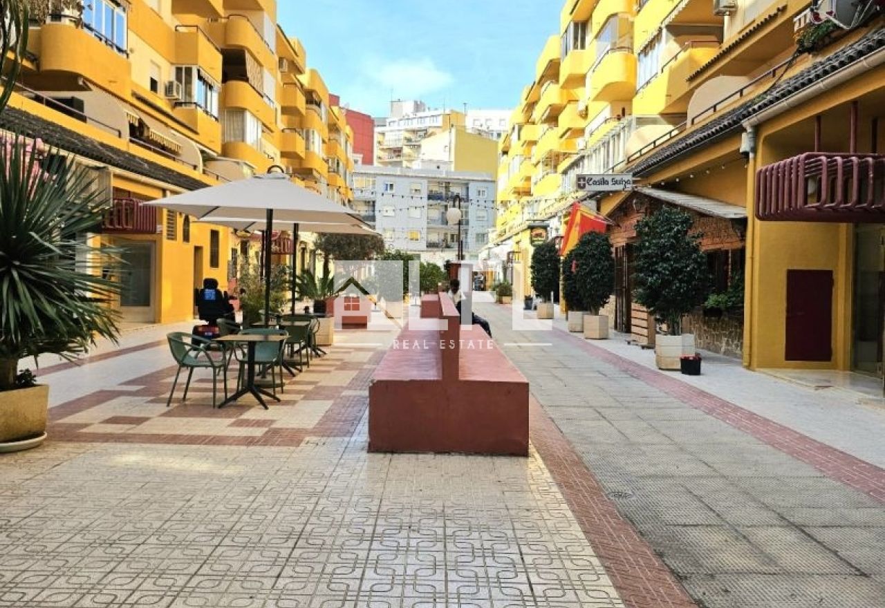 HELLER PENTHOUSE-APARTMENT MIT TERRASSE UND FREIEM AUSBLICK – CALPE