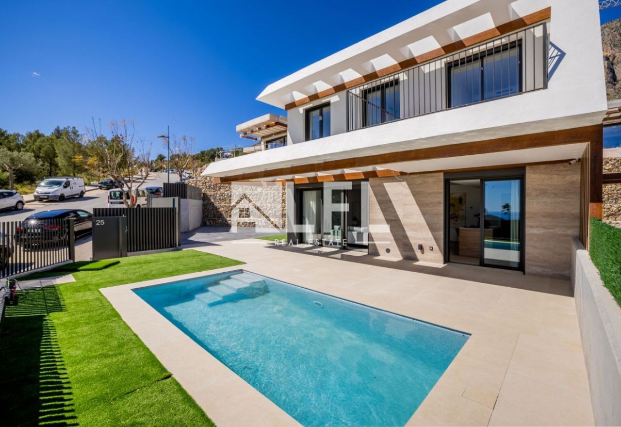 ESPECTACULARES CHALETS EN POLOP DE LA MARINA