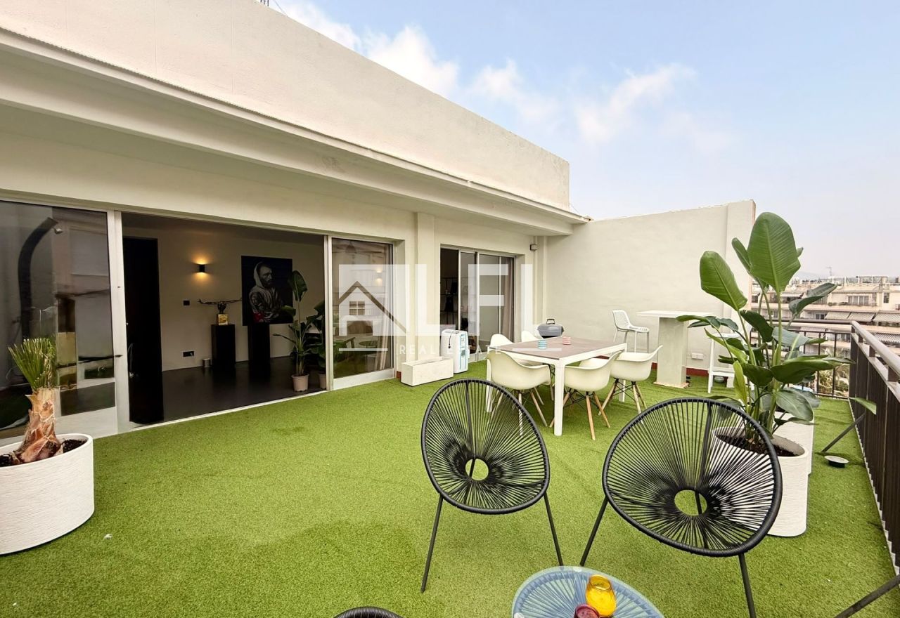 EINZIGARTIGES PENTHOUSE IM LOFT-STIL IM HERZEN VON CALPE