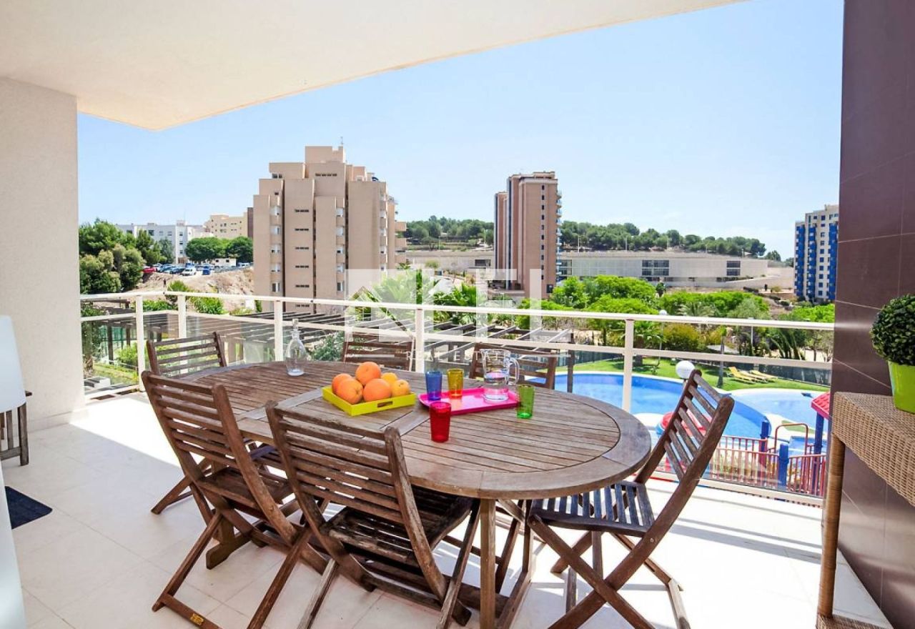 APARTAMENTO MODERNO CON VISTAS AL MAR, PARKING Y LICENCIA TURÍSTICA
