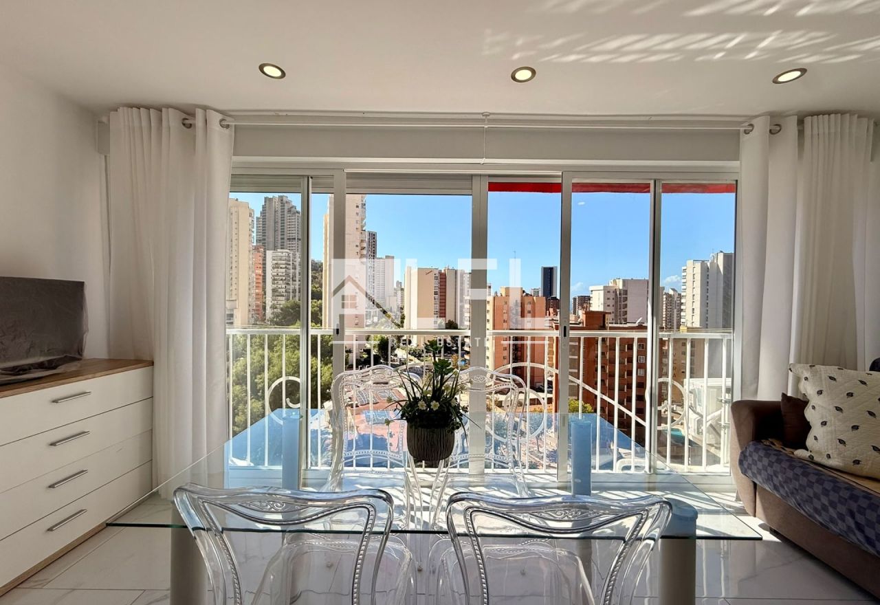 NOWOCZESNY I JASNY APARTAMENT W CENTRUM BENIDORM — ŚWIETNA OKAZJA!