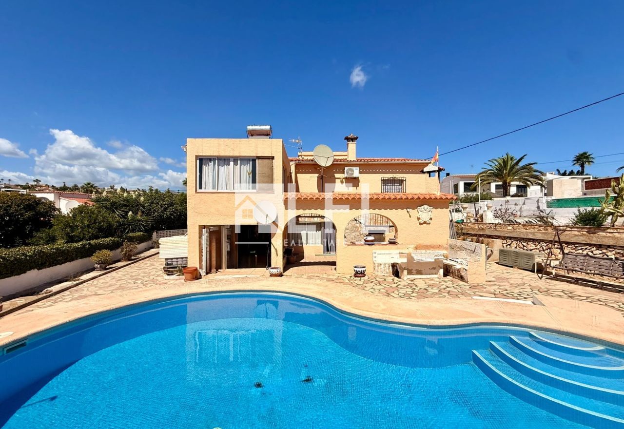CHALET EN CALPE CON VISTAS AL IFACH – CERCA DEL CENTRO